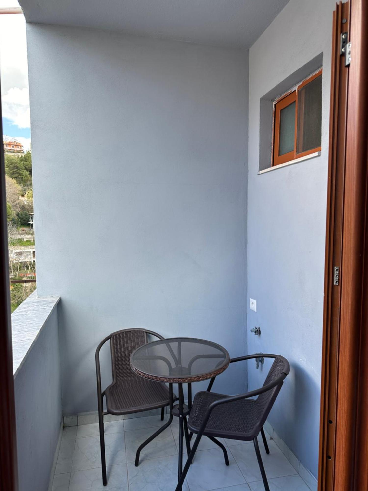 Xhimi'S Seaside Apartments Durrës Buitenkant foto